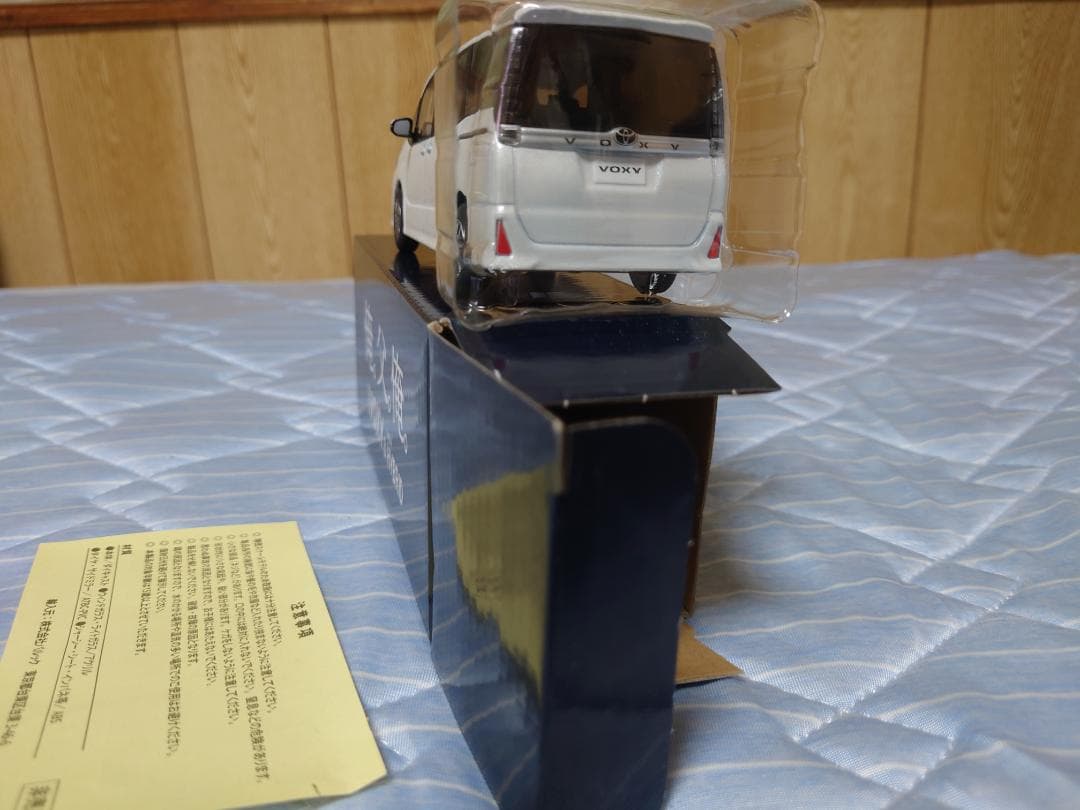 【非売品】トヨタ ヴォクシー 80 前期 ホワイトパール サンプルミニカー