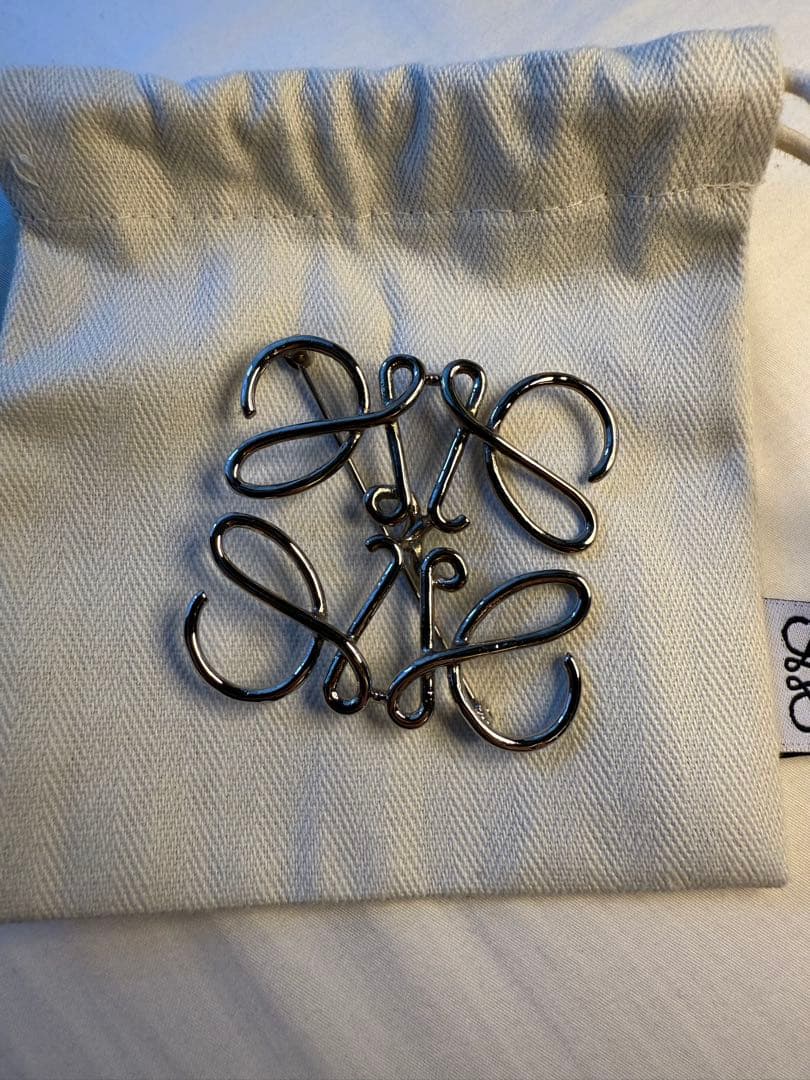 美品 LOEWE ロエベ - シルバー アナグラム　 ブローチ