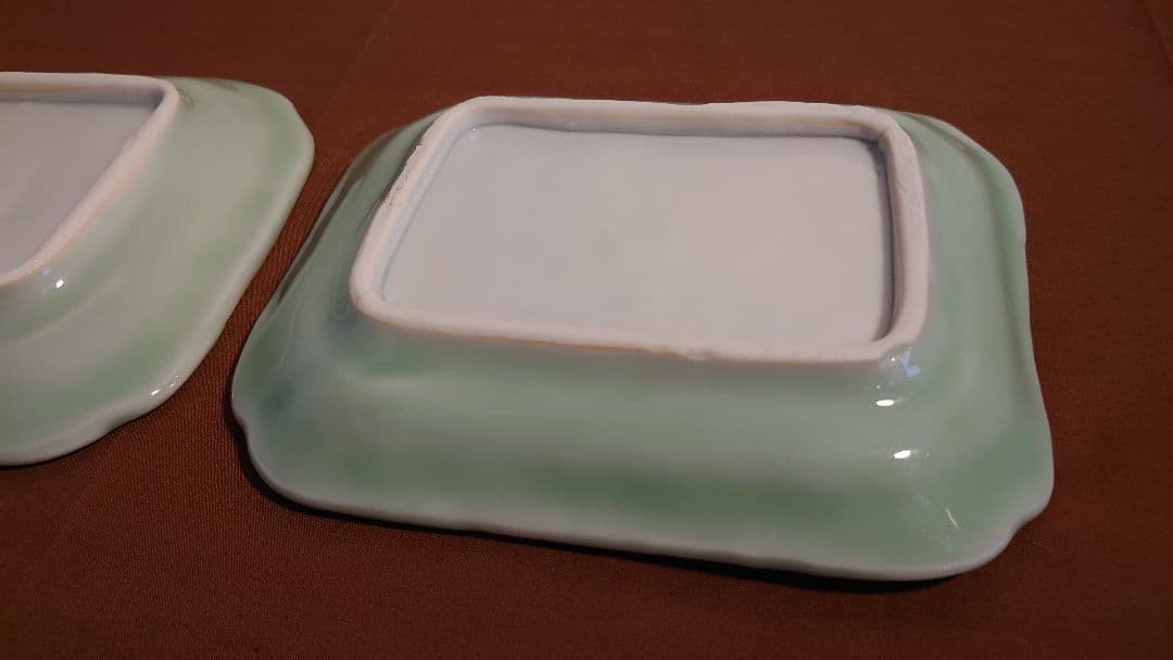 李朝　青磁　陽刻　鳳凰　角皿　蔵出し　２客