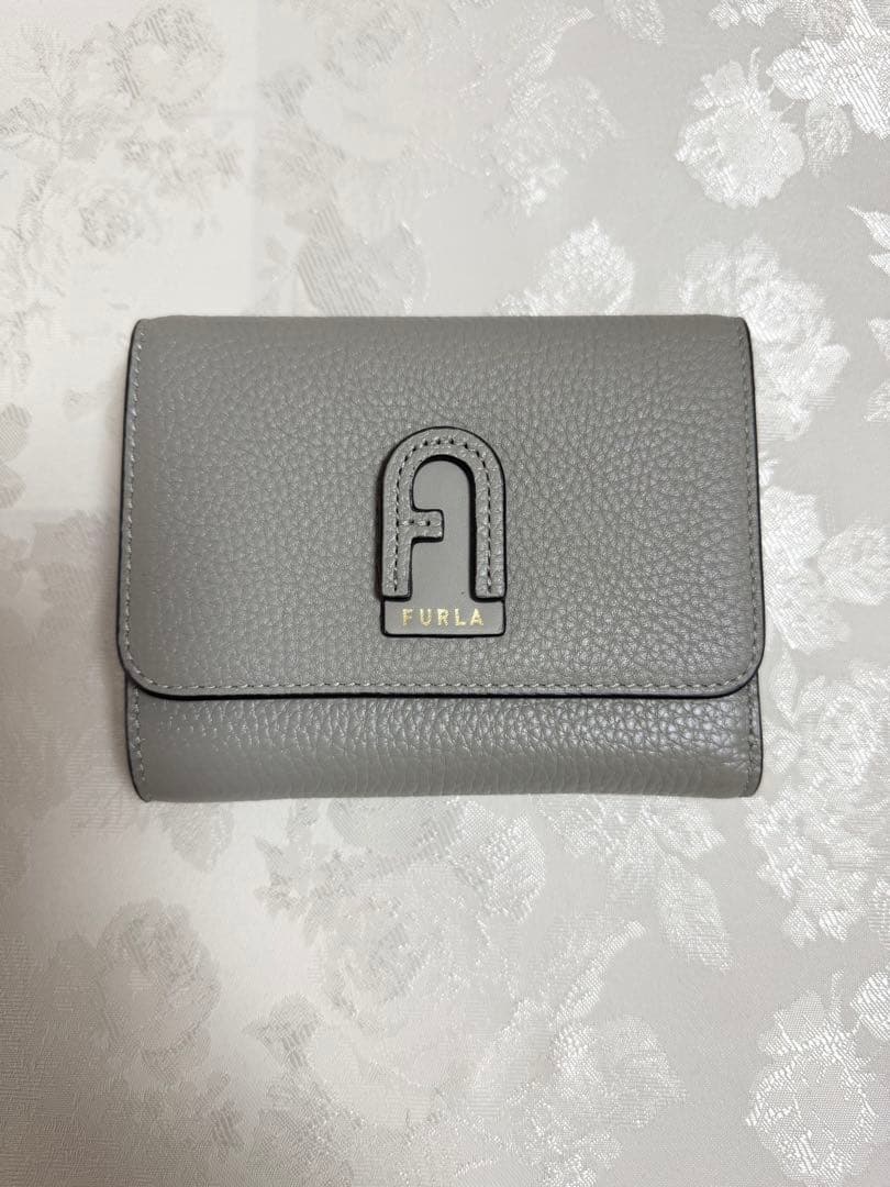 FURLA グレー 三つ折り財布