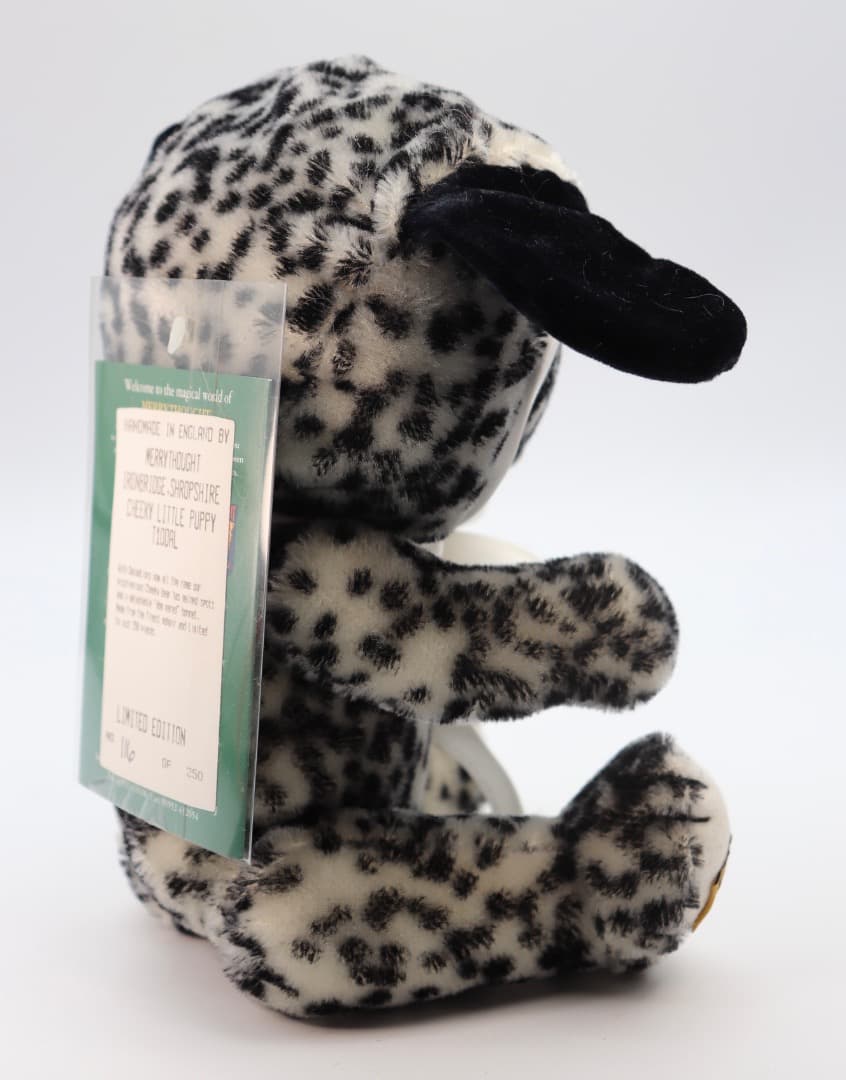 チーキー・リトル・パピィー ボネットを被ったダルメシアンのチーキー 白黒斑点