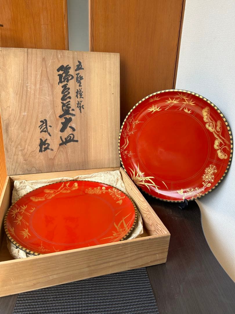 輪島塗 朱塗 沈金 松竹梅 菖蒲 菊 漆器 極上本堅地 角知漆器 飾り皿大皿弍枚