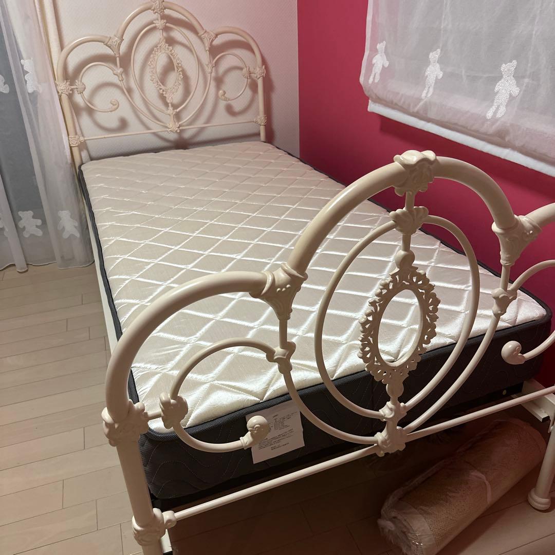 12月6日までお値下げ中　ローラアシュレイ　シングル　ベッドフレーム