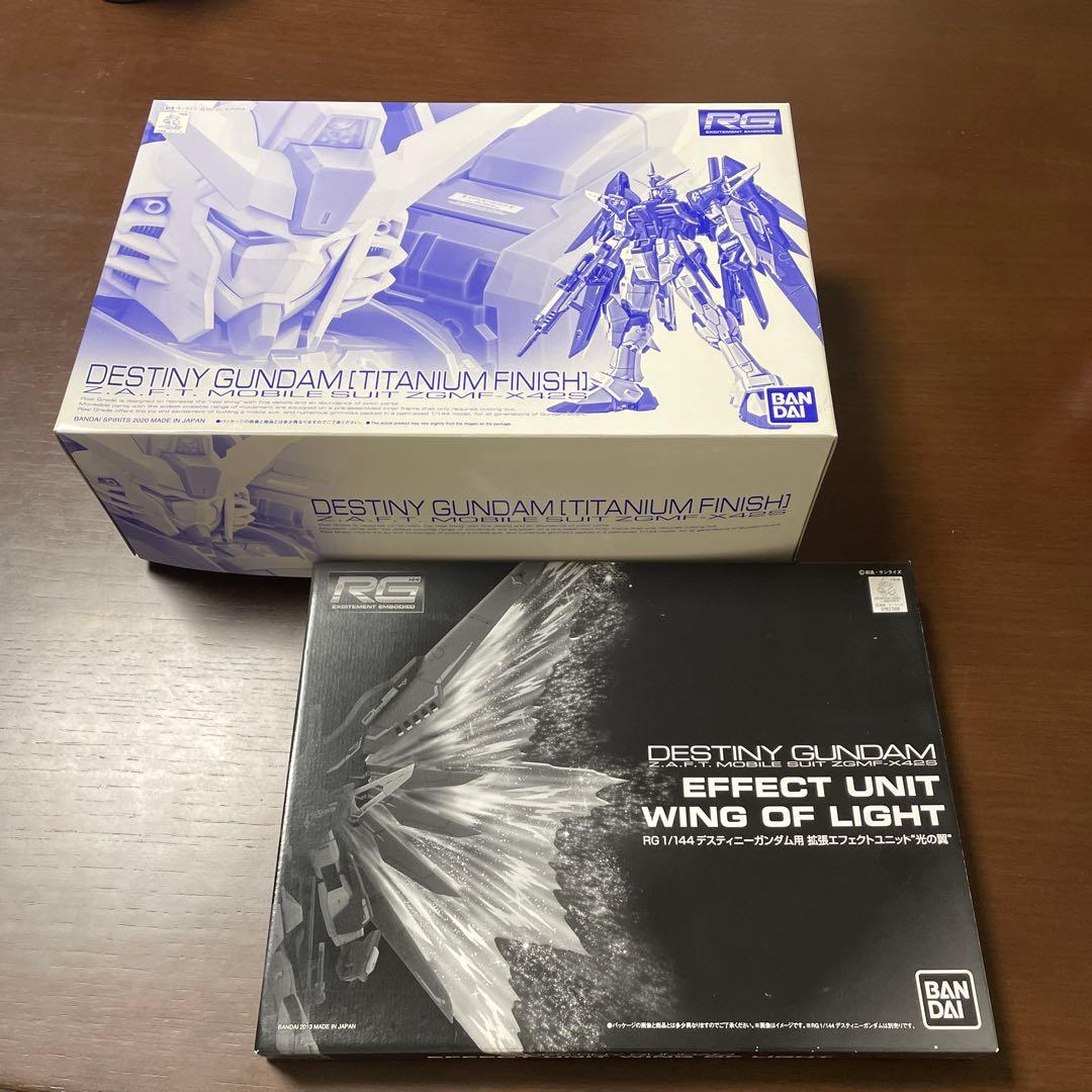 ガンダム プラモデル DESTINY GUNDAM 光の翼 BANDAI