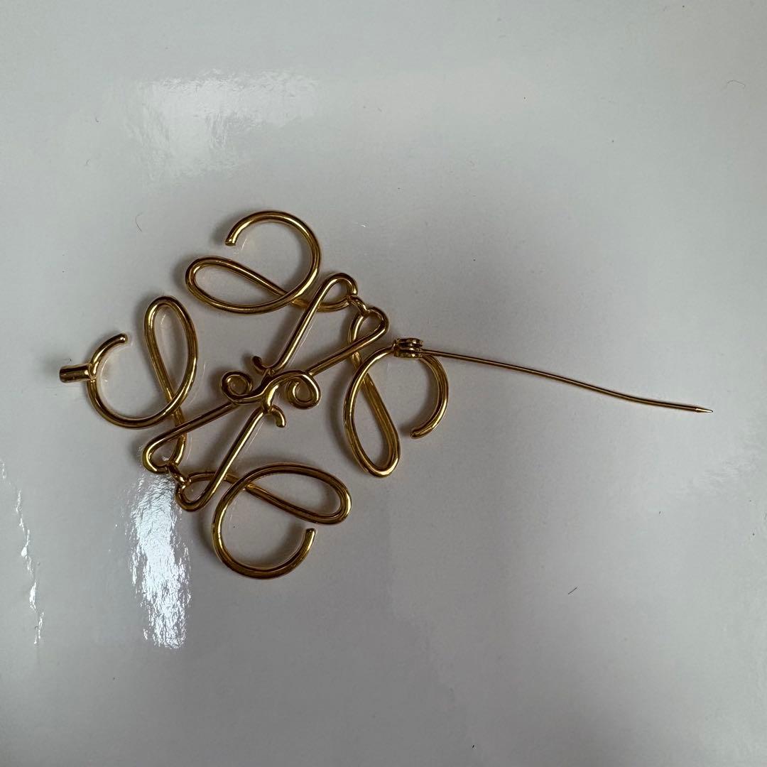 日曜日セール　LOEWE アナグラム　ブローチ　ゴールド