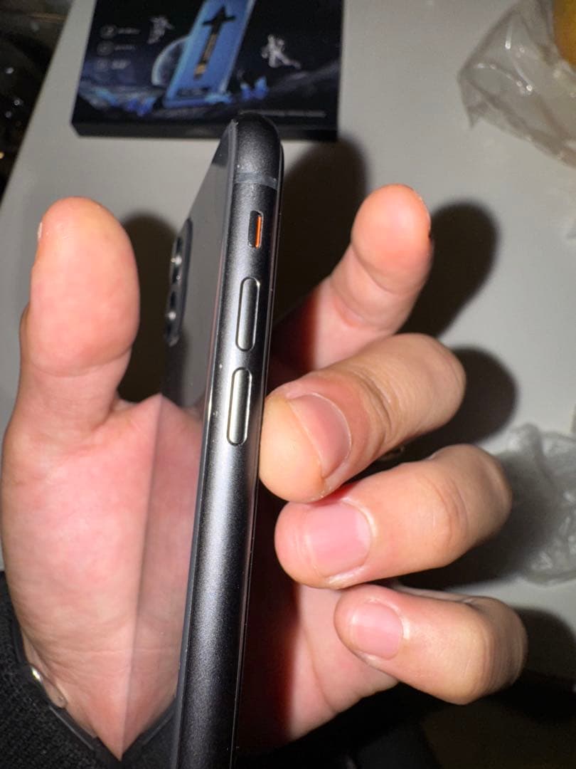 iPhone11 黒　目立つ傷なし