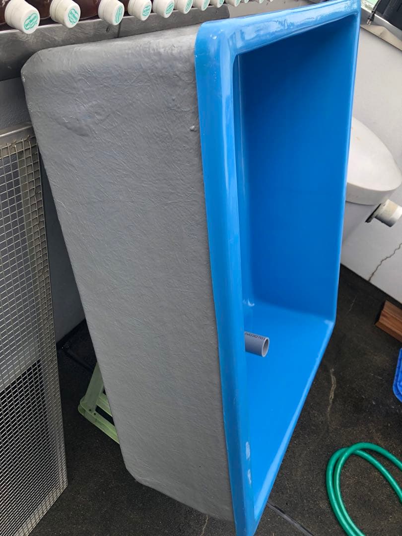 美品FRP発泡張り仕様水槽　引取り限定