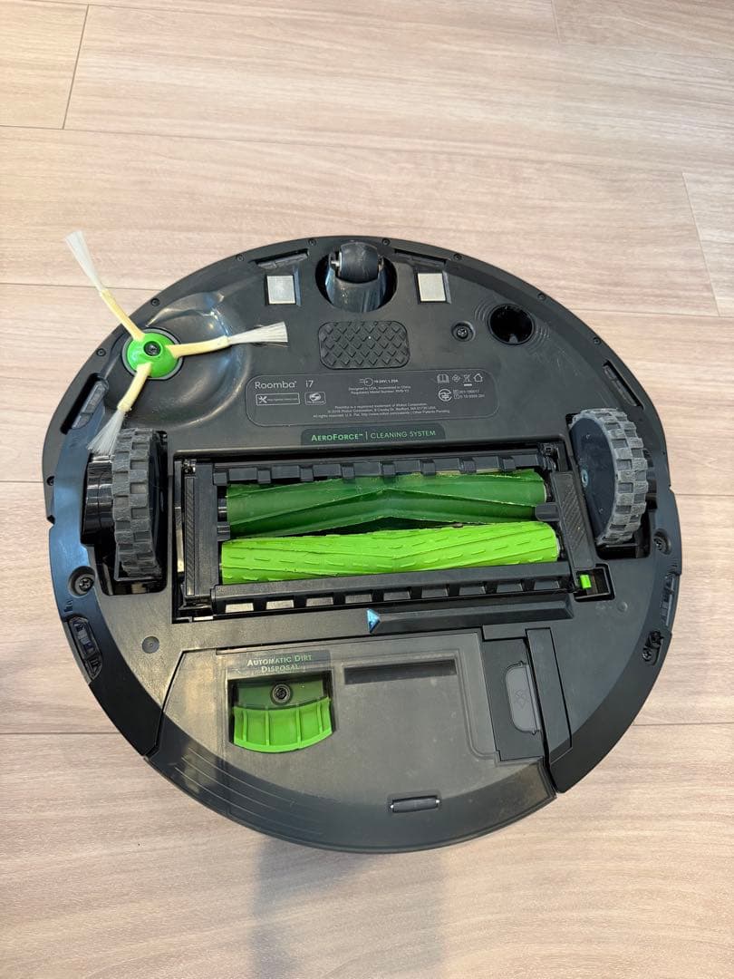 Roomba i7 自動ゴミ収集機能付き(エッジクリーニングブラシのみ動作不良)