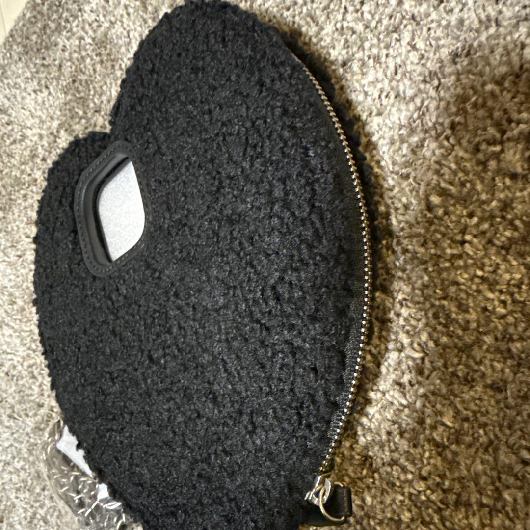 ajew ハート型　iPhone16Pro ケース