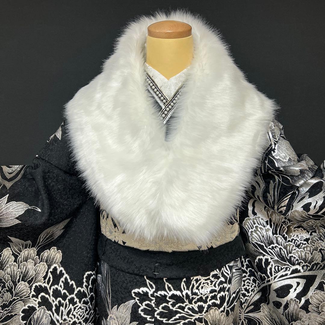 黒ラメシルバー　クール系牡丹に蝶の振袖フルセット