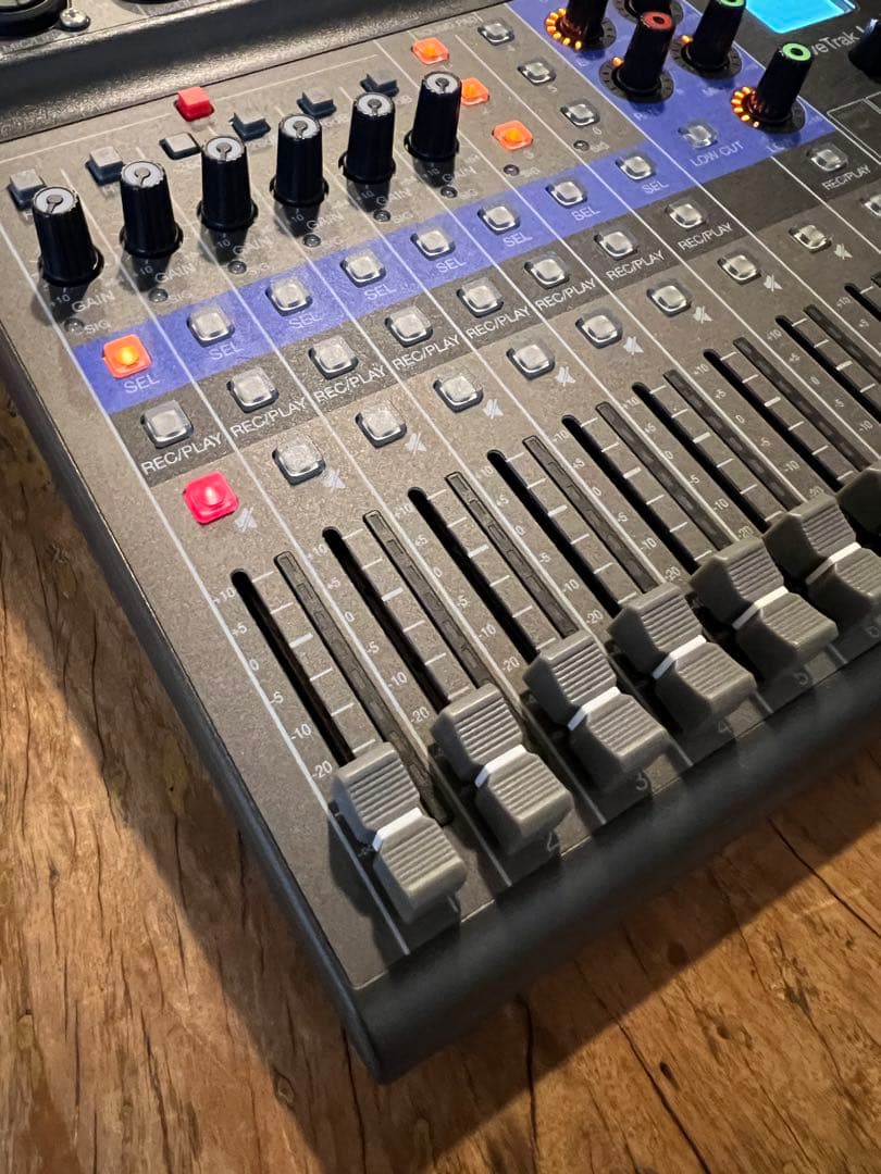 Zoom LiveTrak L-8 デジタルミキサー