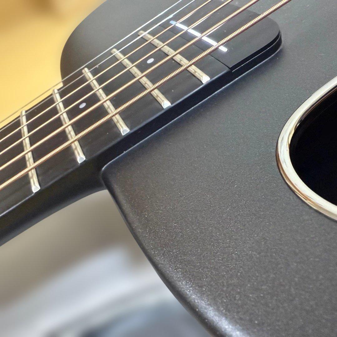 【美品】LAVA ME 2 FreeBoostブラック カーボンギター エレアコ