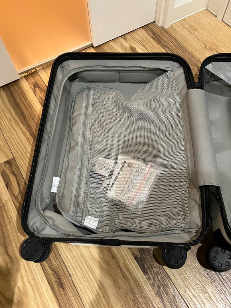 バーを自由に調節できる　ハードキャリーケース（３６Ｌ）