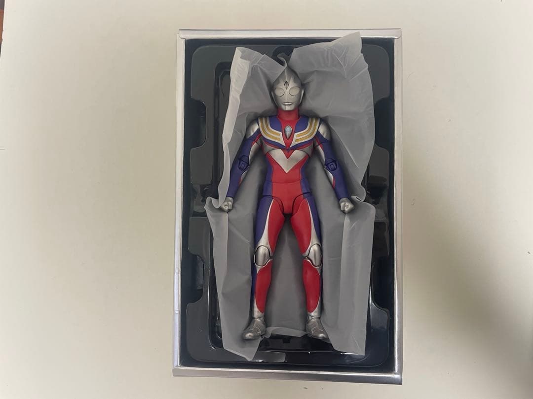 真骨頂ウルトラマン　ティガ　ダイナ　ガイア　アクリルロゴ付き