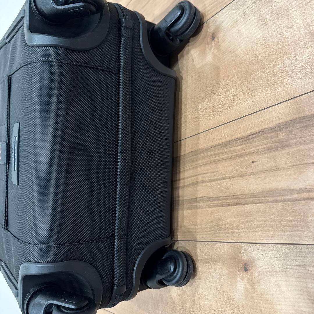 TUMI　AlPHAII　4ウィールドコンパクトブリーフ　機内持込サイズ　黒色