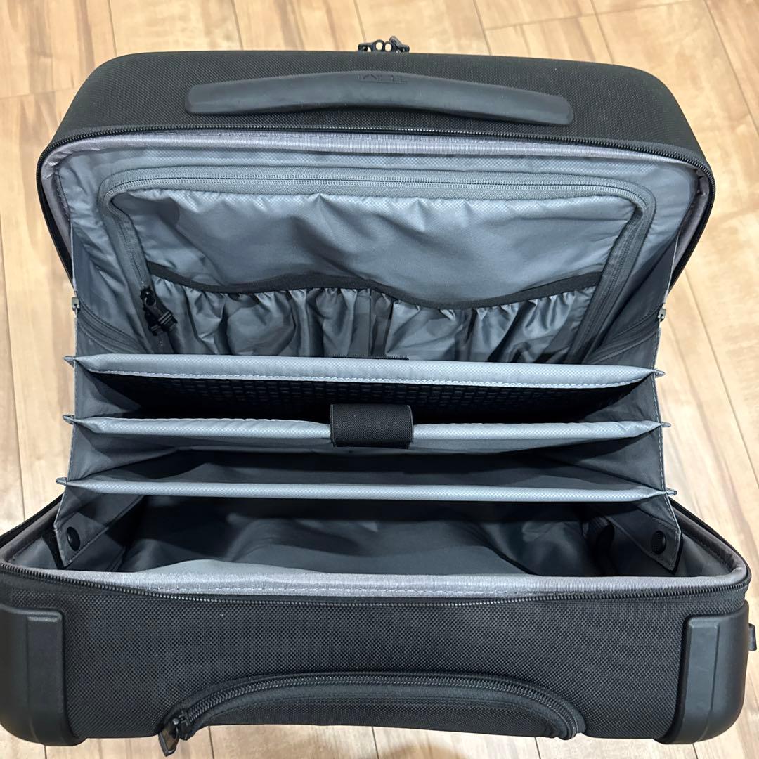 TUMI　AlPHAII　4ウィールドコンパクトブリーフ　機内持込サイズ　黒色