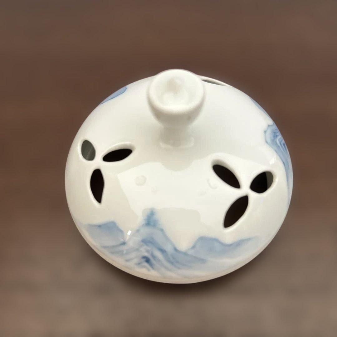 中村清六 作 白磁染付 山水絵香炉