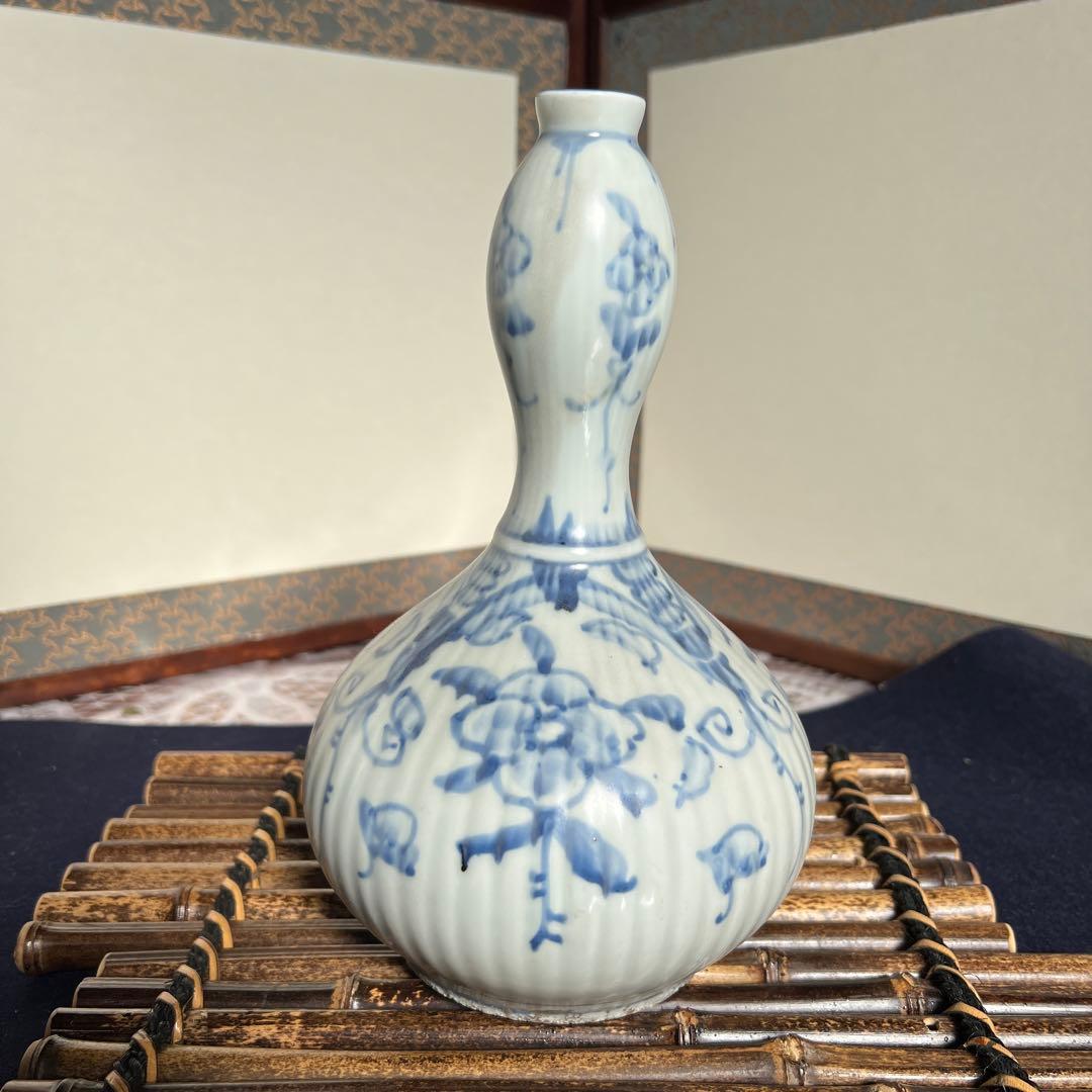 古伊万里　瓢形筋花文　染付花器　砂高台　完品最終値段