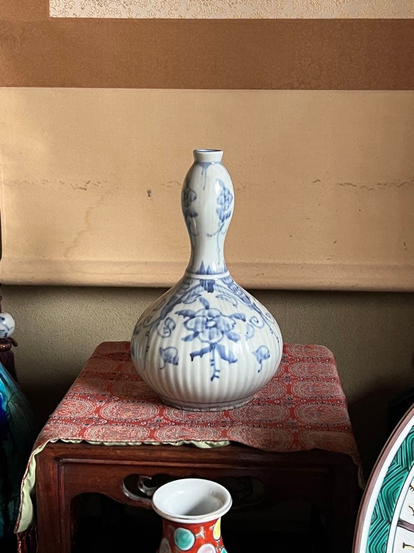 古伊万里　瓢形筋花文　染付花器　砂高台　完品最終値段