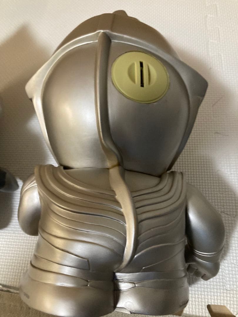 ウルトラマン貯金箱