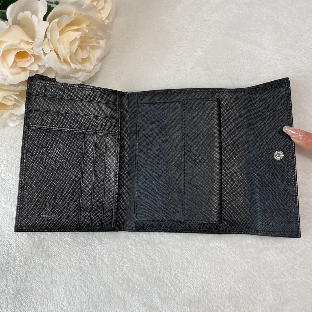 Li専用　PRADA 三つ折り財布 ブラック　サフィアーノレザー　三角