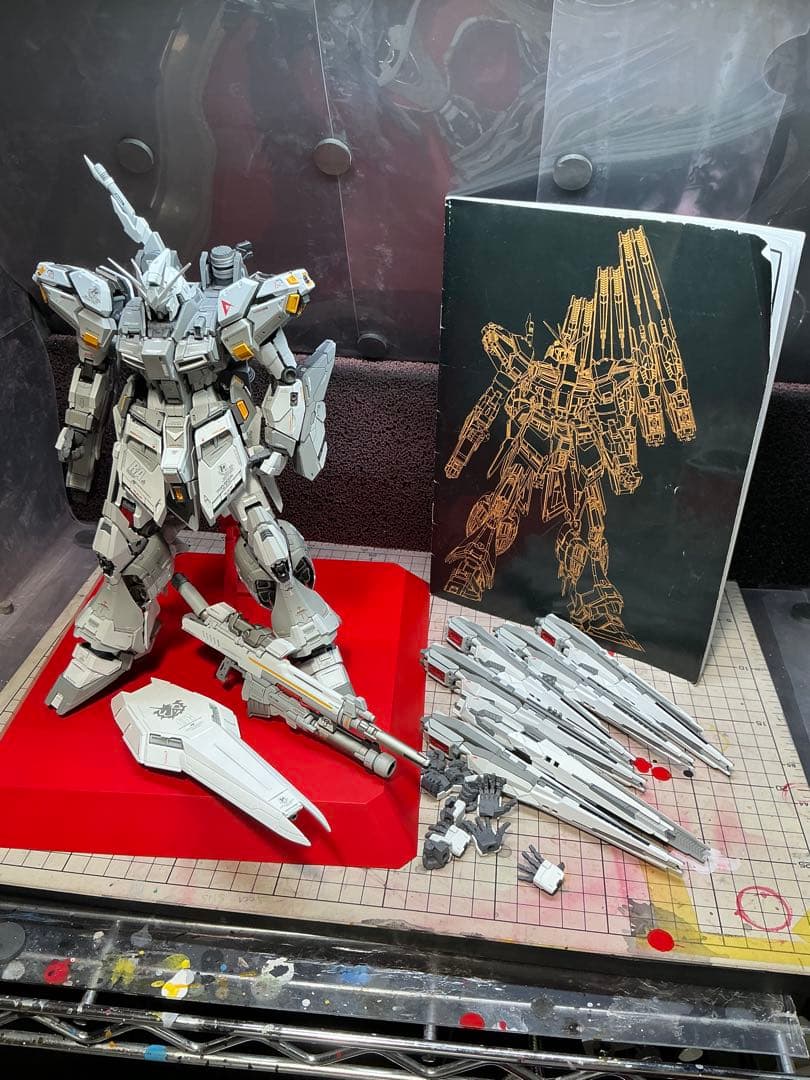 V-TIGER 製　RX-93 νガンダム　全塗装完成品