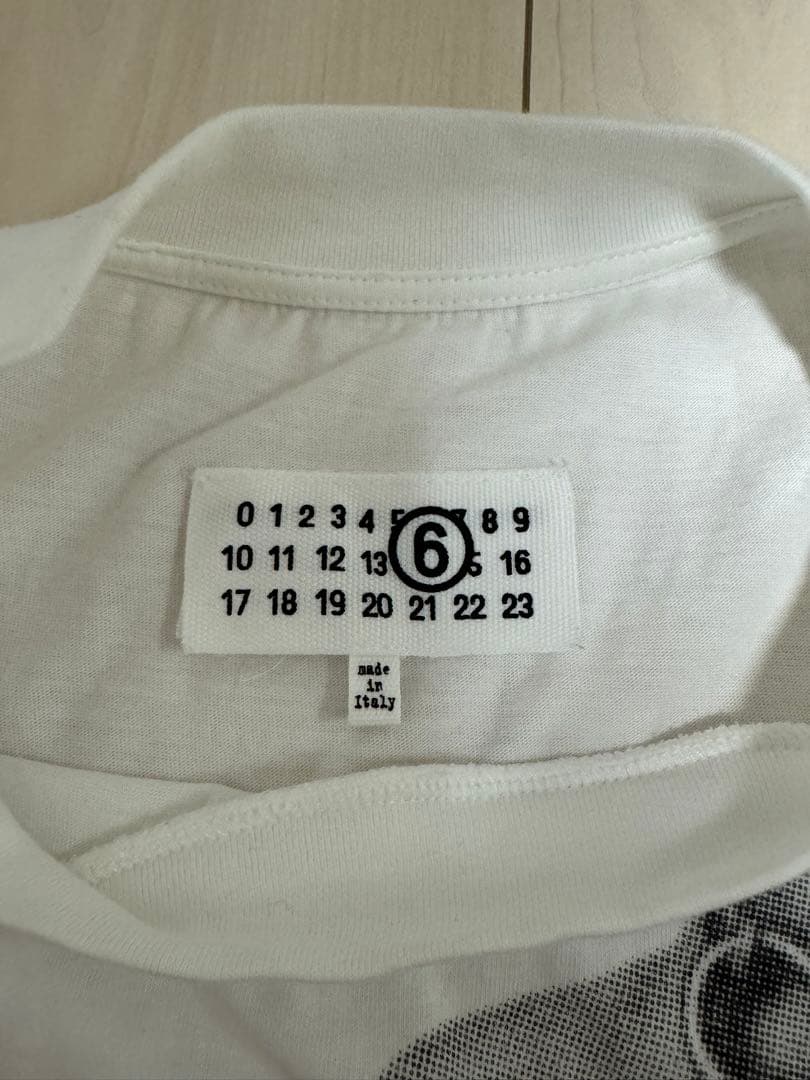 MM6 MAISON MARGIELA オフホワイト プリントTシャツ