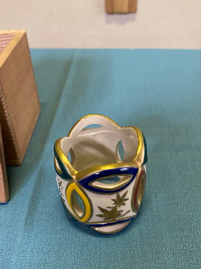 茶道具/蓋置 清閑寺窯『色絵四季七宝』透かし 金彩