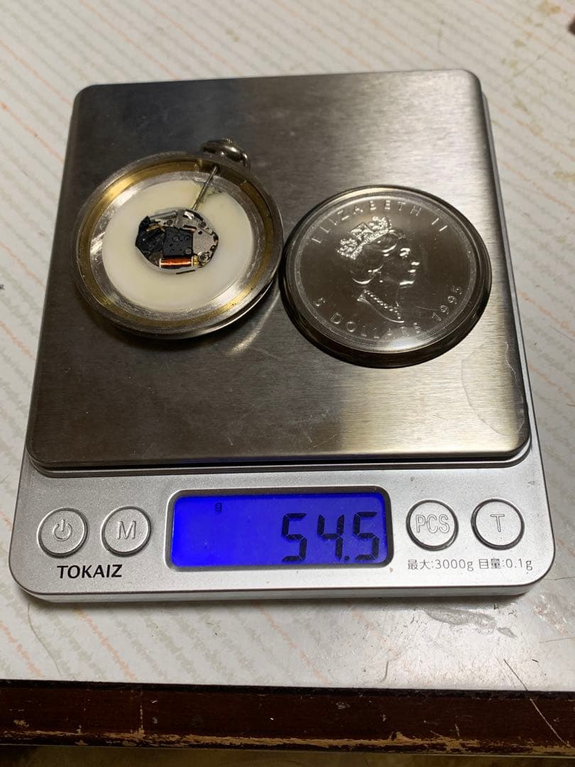 　メイプルリーフ銀貨　懐中時計　 重さ５４.5g　時計不動品かも