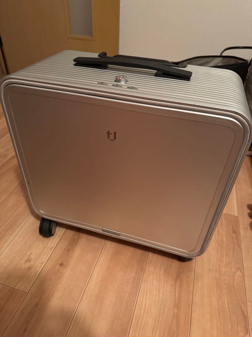 TUPLUS ビジネスシルバーキャリーケース 機内持ち込み