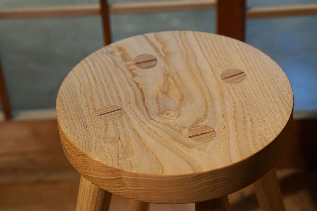 栗の木で出来たスツール　ハンドメイド