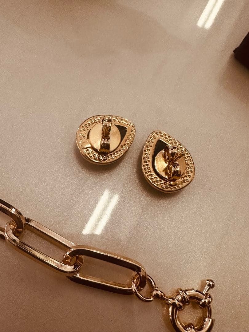 め*マ様 遺品整理品と自分が頂いた物などになります。