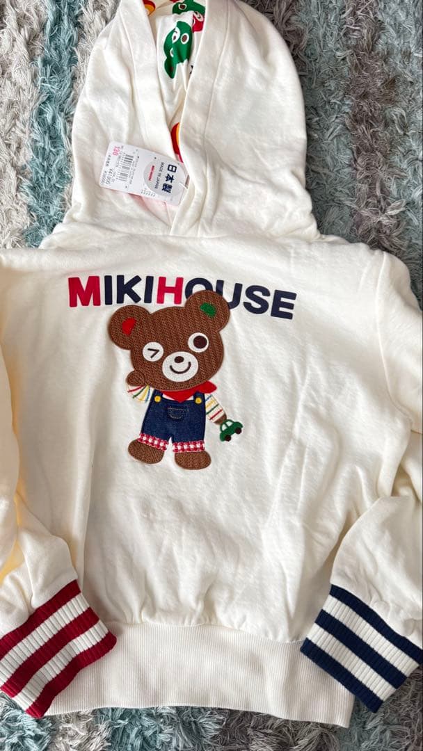 週末限定値下げ 新品未使用 ミキハウス 刺繍 トレーナー 130サイズ