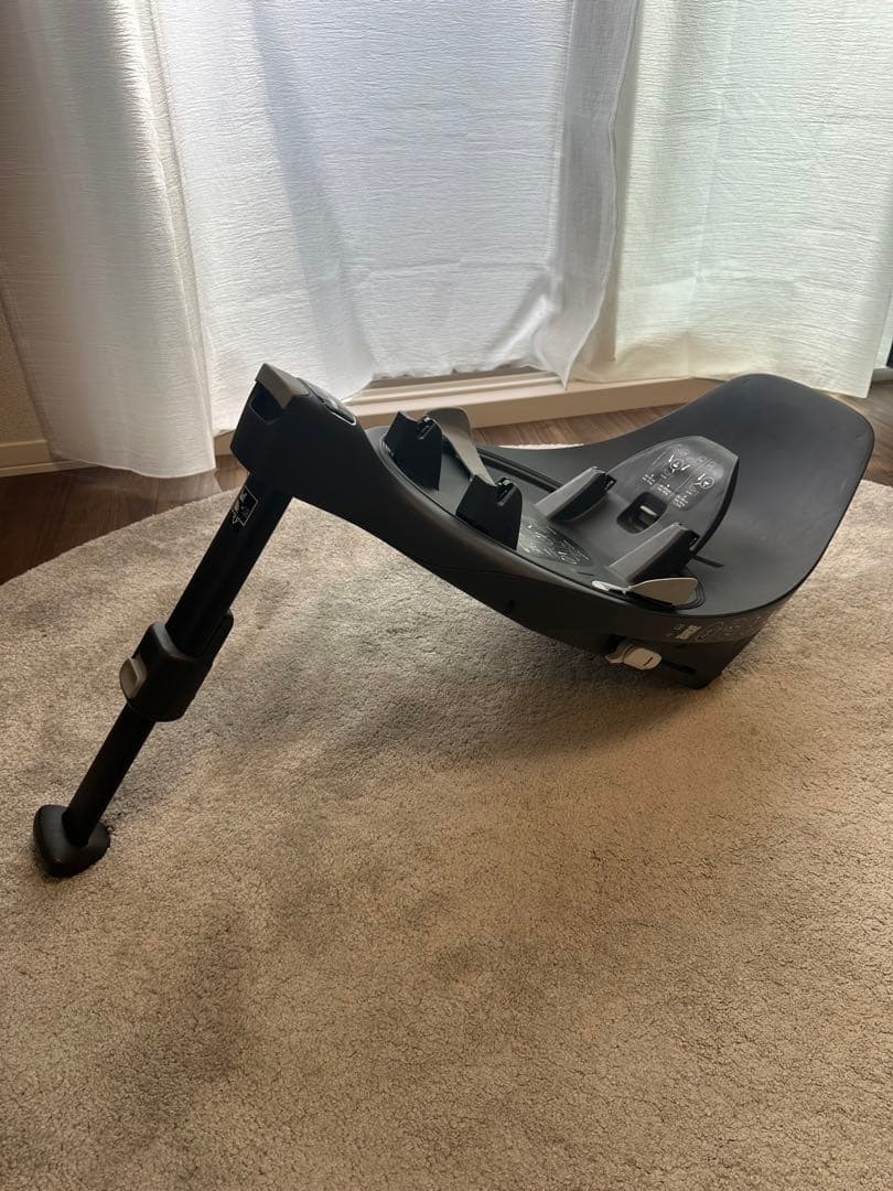 ブラック 車用チャイルドシート 360度回転