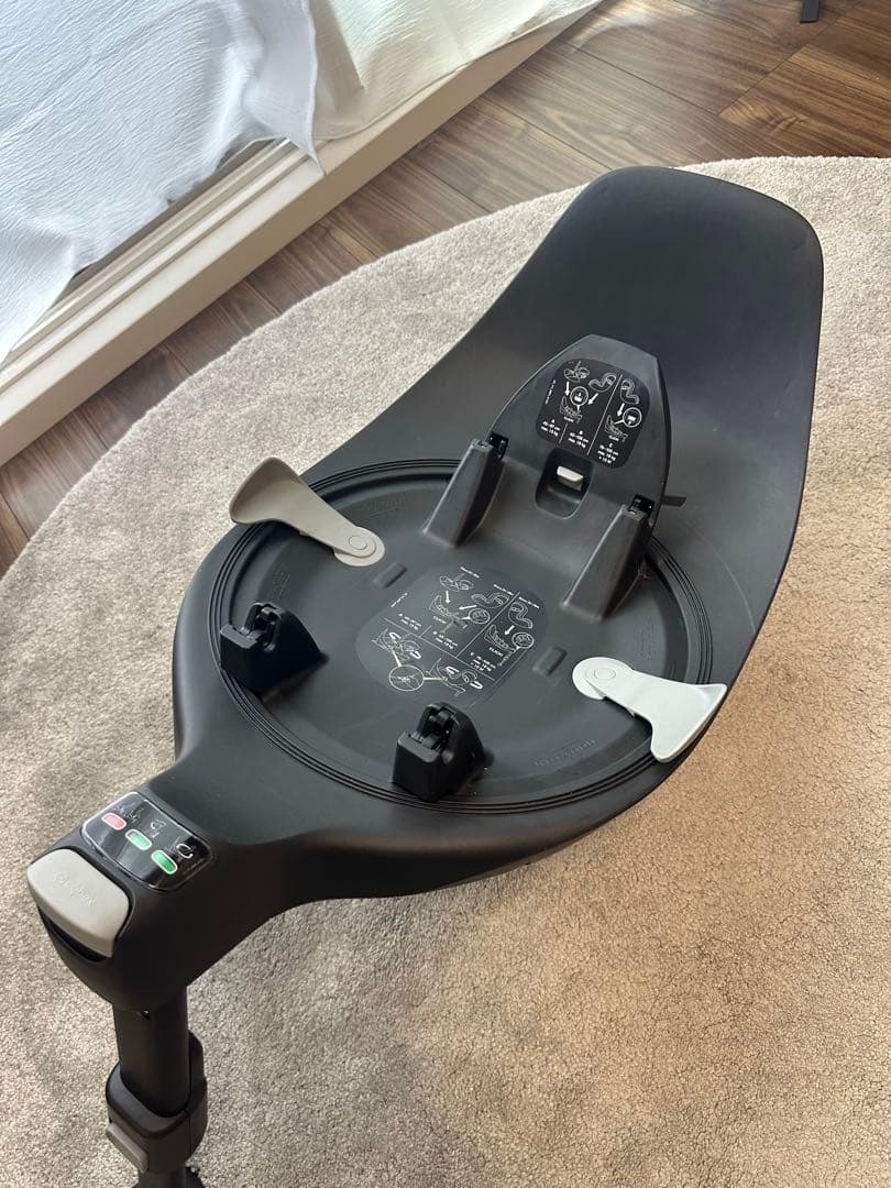 ブラック 車用チャイルドシート 360度回転