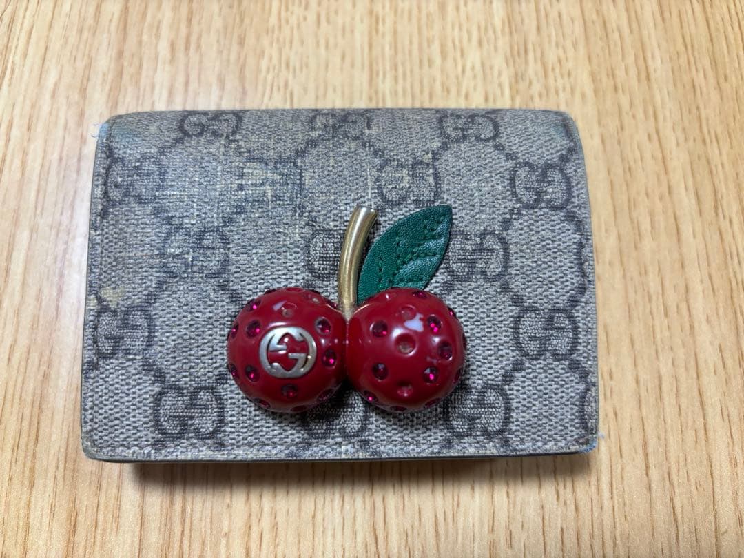 M*！様 Gucci チェリー 二つ折り財布