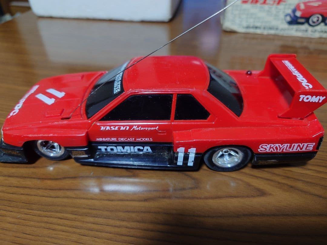 TOMY スカイラインシルエット ラジコンカー