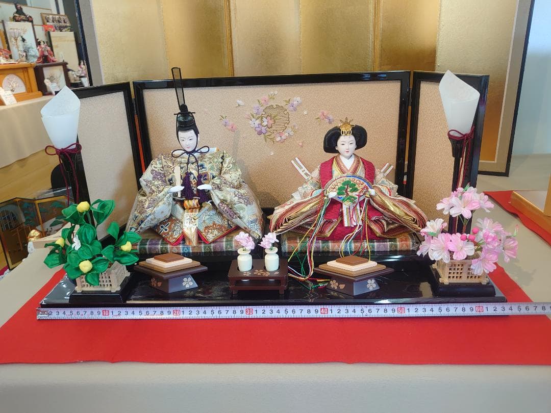 kairi●新品おひなさま●金襴衣装飾り　石帯付人形　刺繍屏風　フルセット