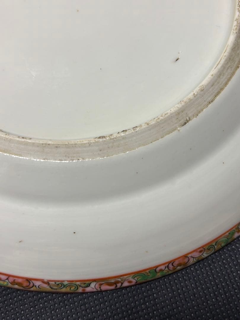 中国古美術品　清の時代　金彩粉彩人物花鳥中皿　21cm