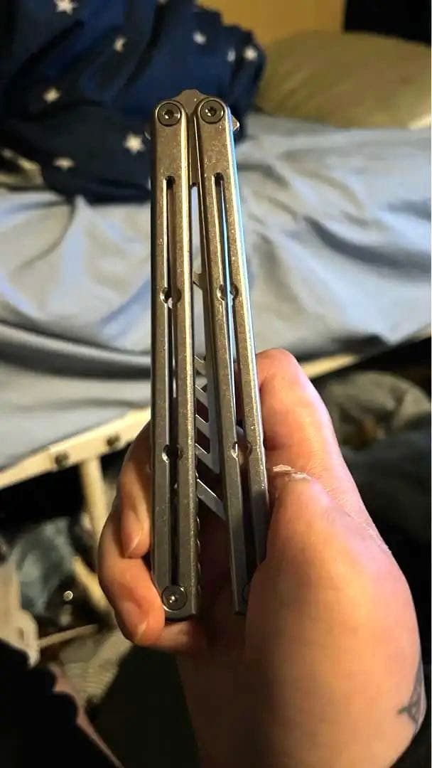 SQUID INDUSTRIES チタン、バタフライナイフトレーナー