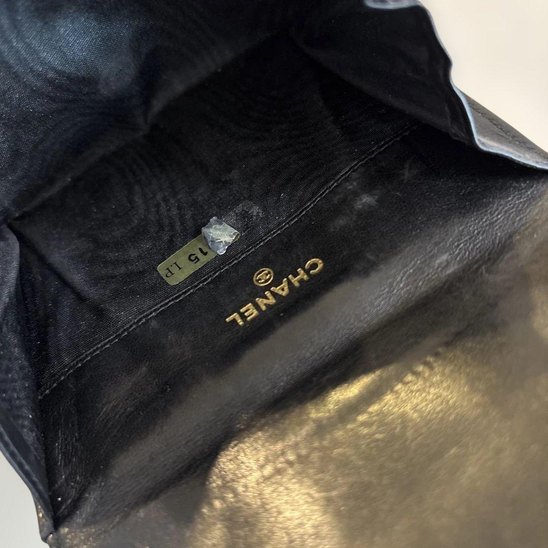 シャネル二つ折り財布