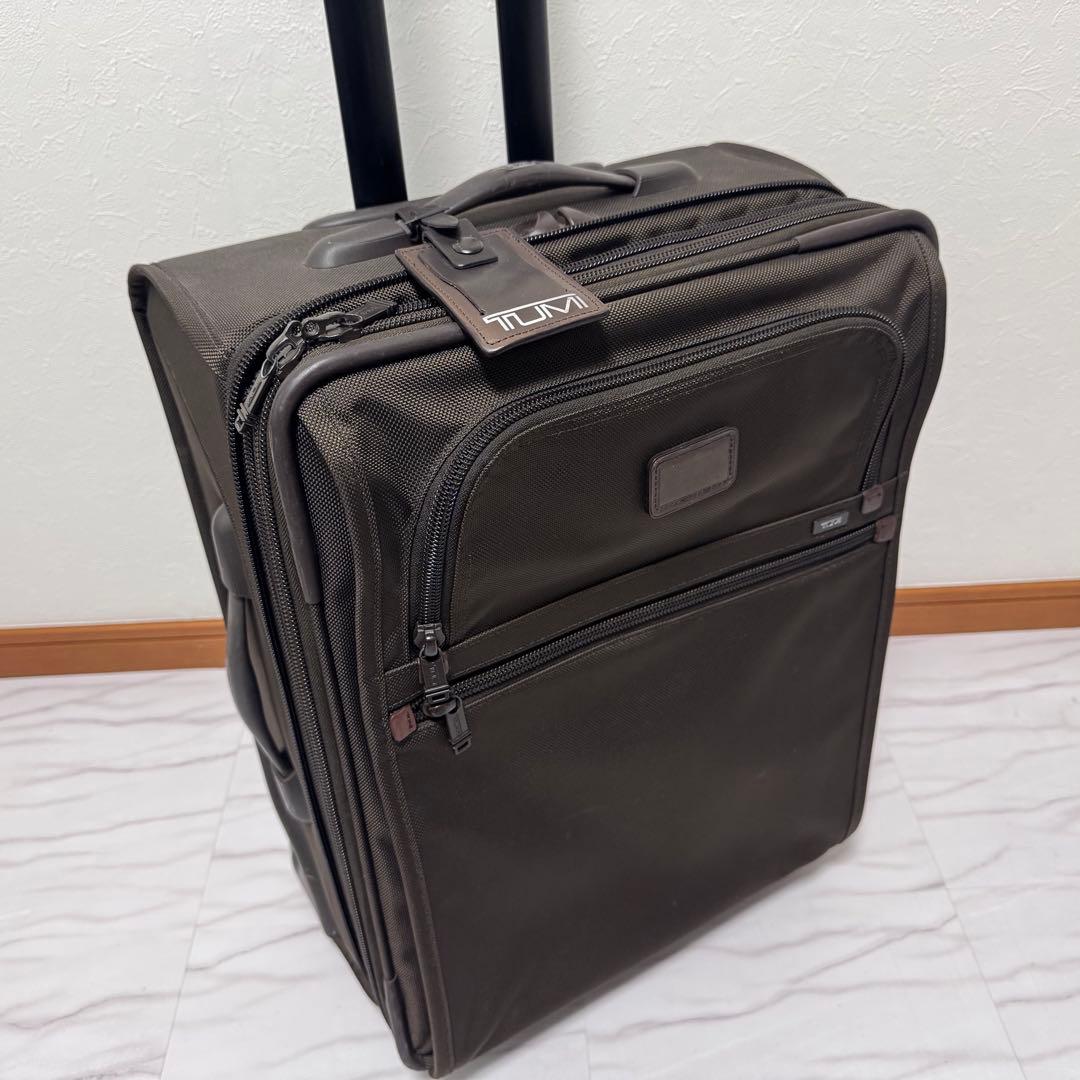 激レア✨トゥミ エキスパンダブル キャリーケース 2輪 アドアバッグストラップ付