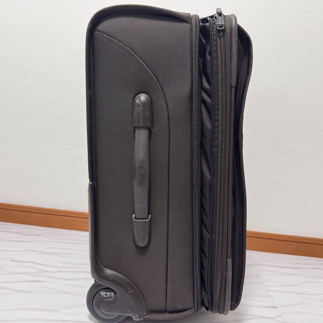 激レア✨トゥミ エキスパンダブル キャリーケース 2輪 アドアバッグストラップ付