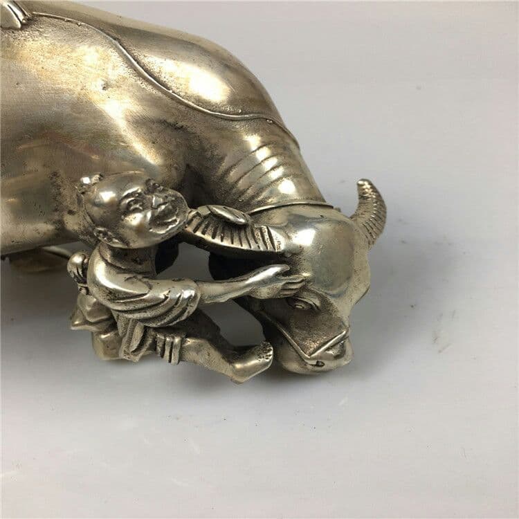 古白銅の子供たち牛の家の装飾品の置物を放します.