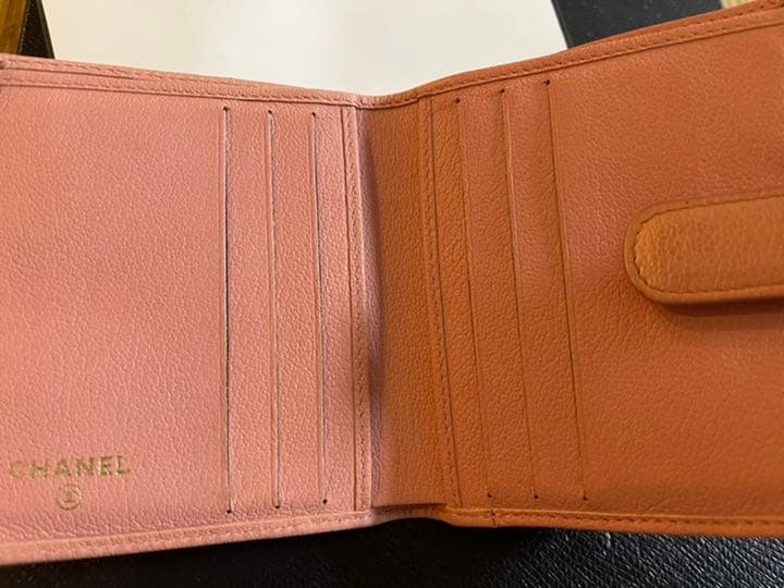 シャネル　二つ折り財布
