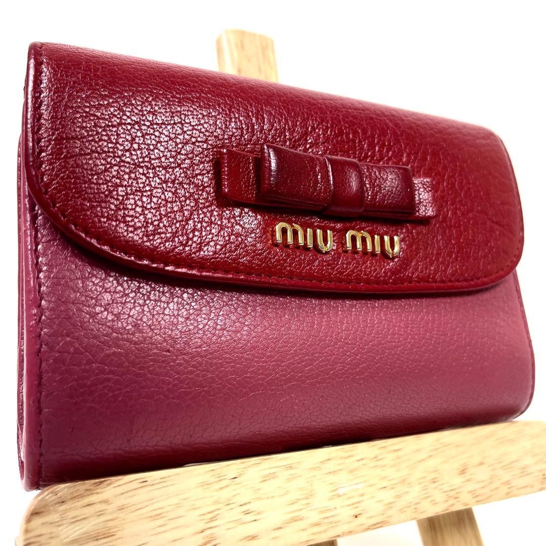 ミュウミュウ　折り財布　ロゴプレート　リボン　バイカラー　レザー　コンパクト　美