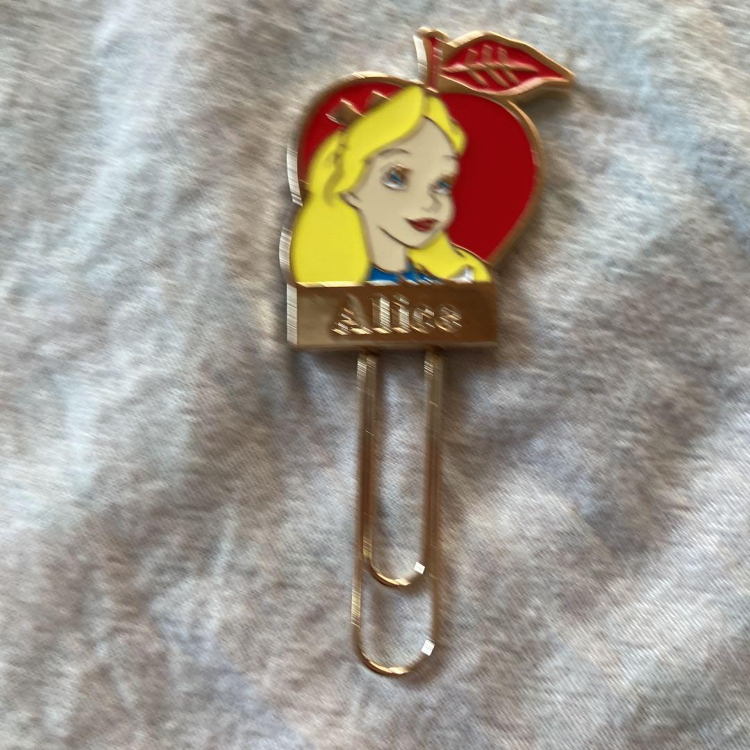 クリップ　アリス　ディズニー　キーホルダーにしてもオシャレかも