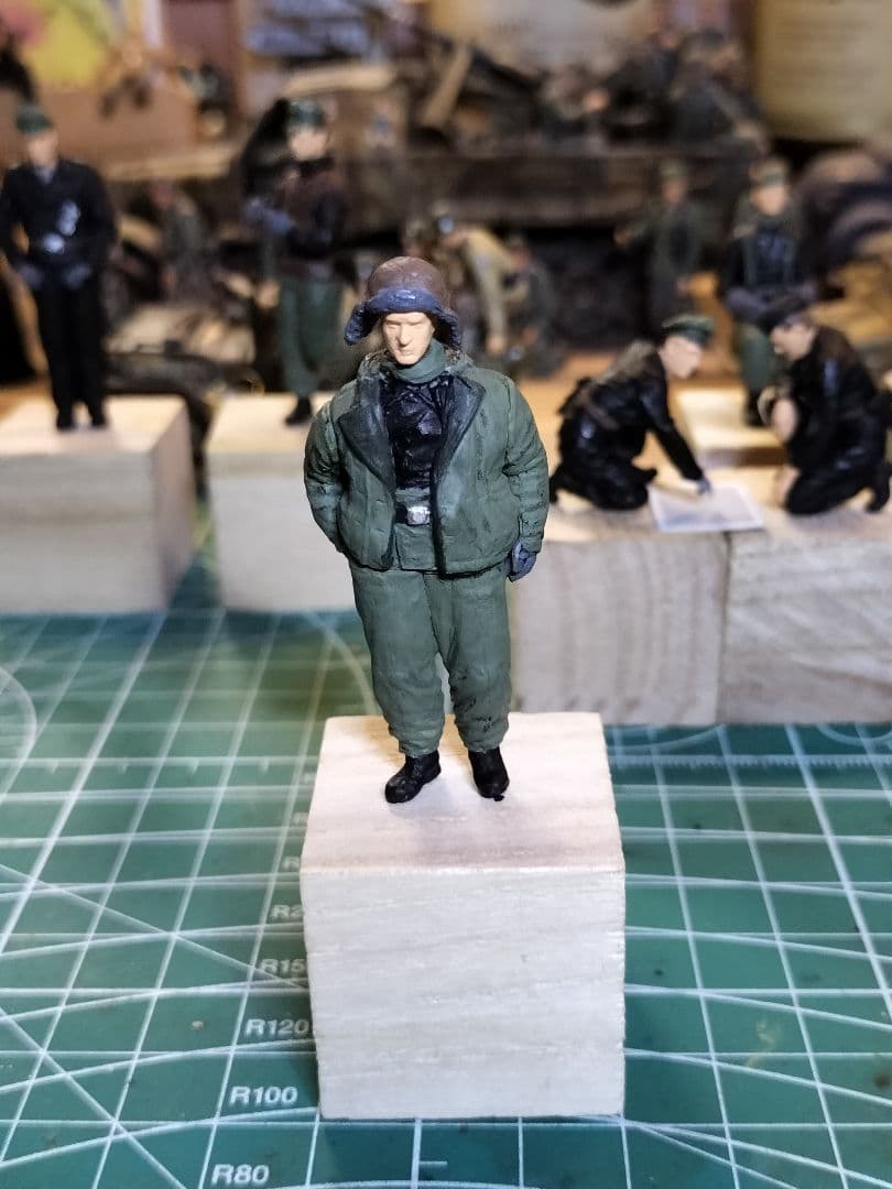 ミリタリー 1/35 ドイツ軍兵９体フィギュアセット&1/35キングタイガー