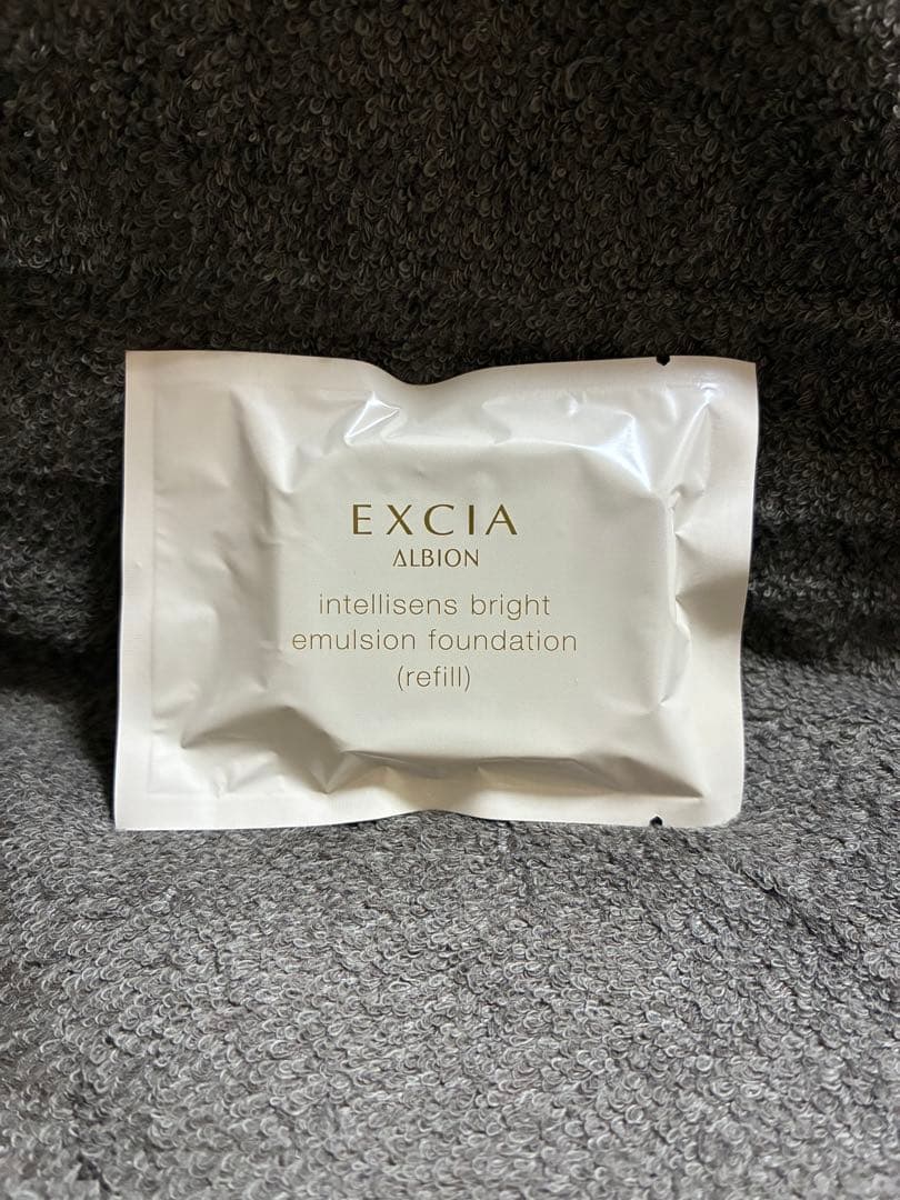 アルビオンエクシア　アンテリサンスブライトエマルジョンファンデーションNA211