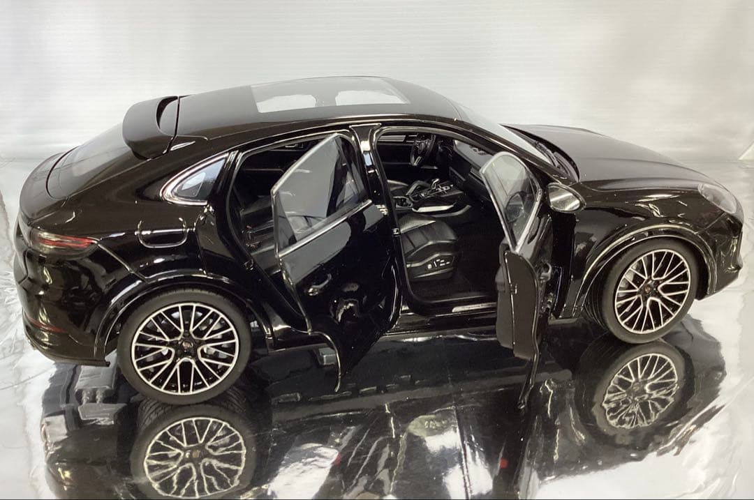 NOREV 2019 ポルシェ カイエン ターボ ブラック 1/18 ノレブ